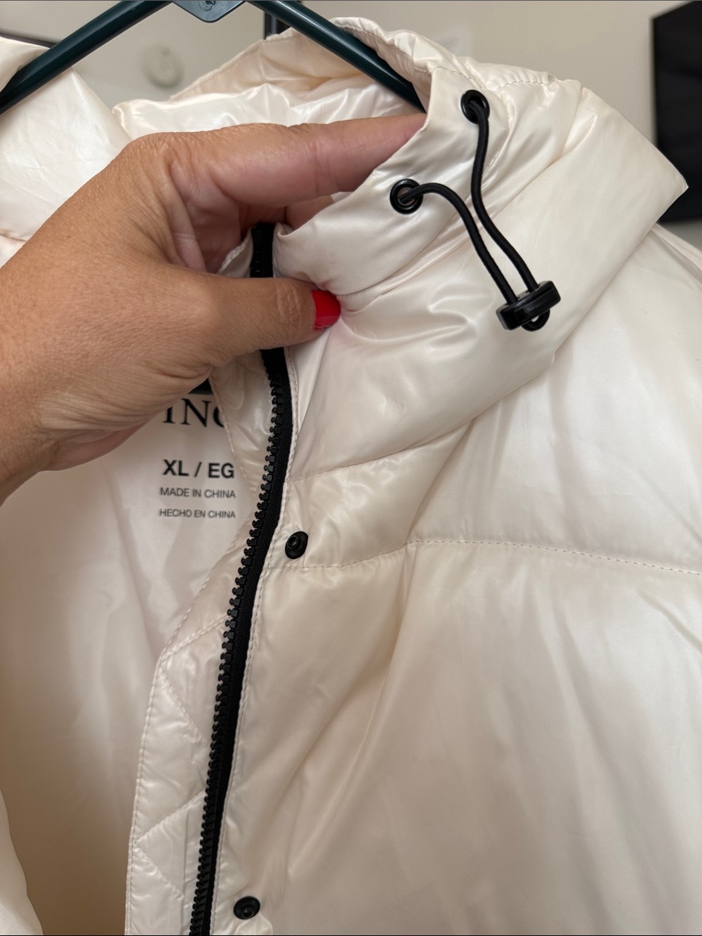 Women's Ivory Puffer Jacket with Hood - Picture 5 of 6